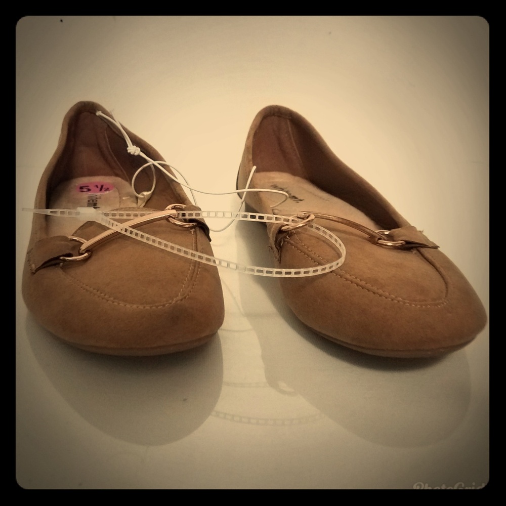 Whitemt. Closed Shoes